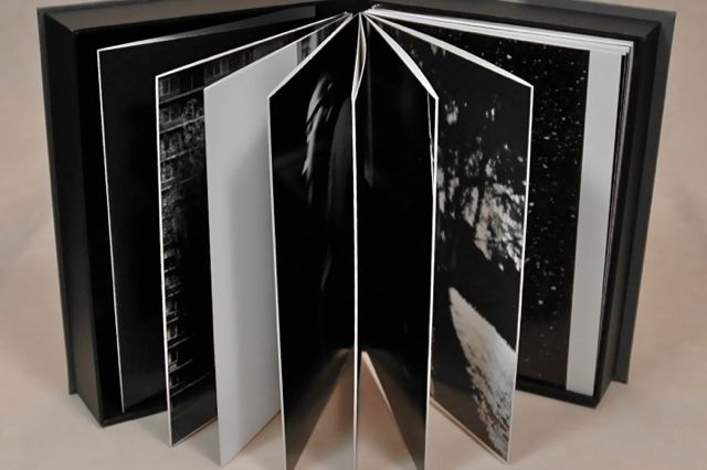  fotoreportage in leporello vorm met bijpassende doos  in samenwerking met  boekbinderij Seugling in Amsterdam